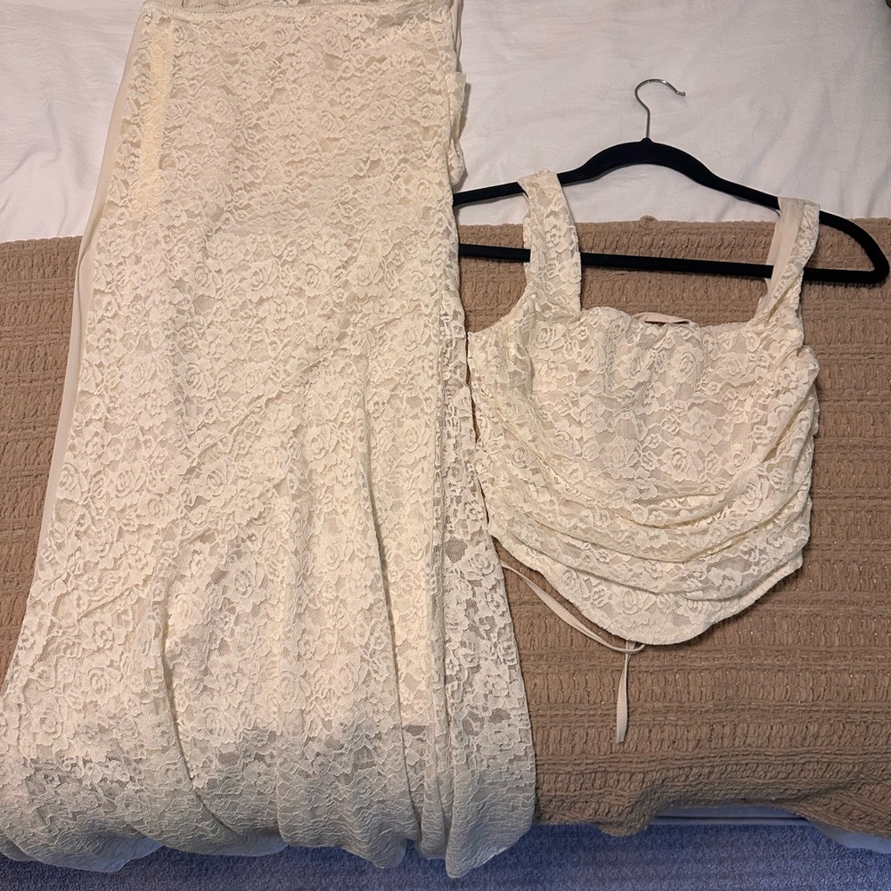 NEVER WORN- Cream Lace Skirt Set